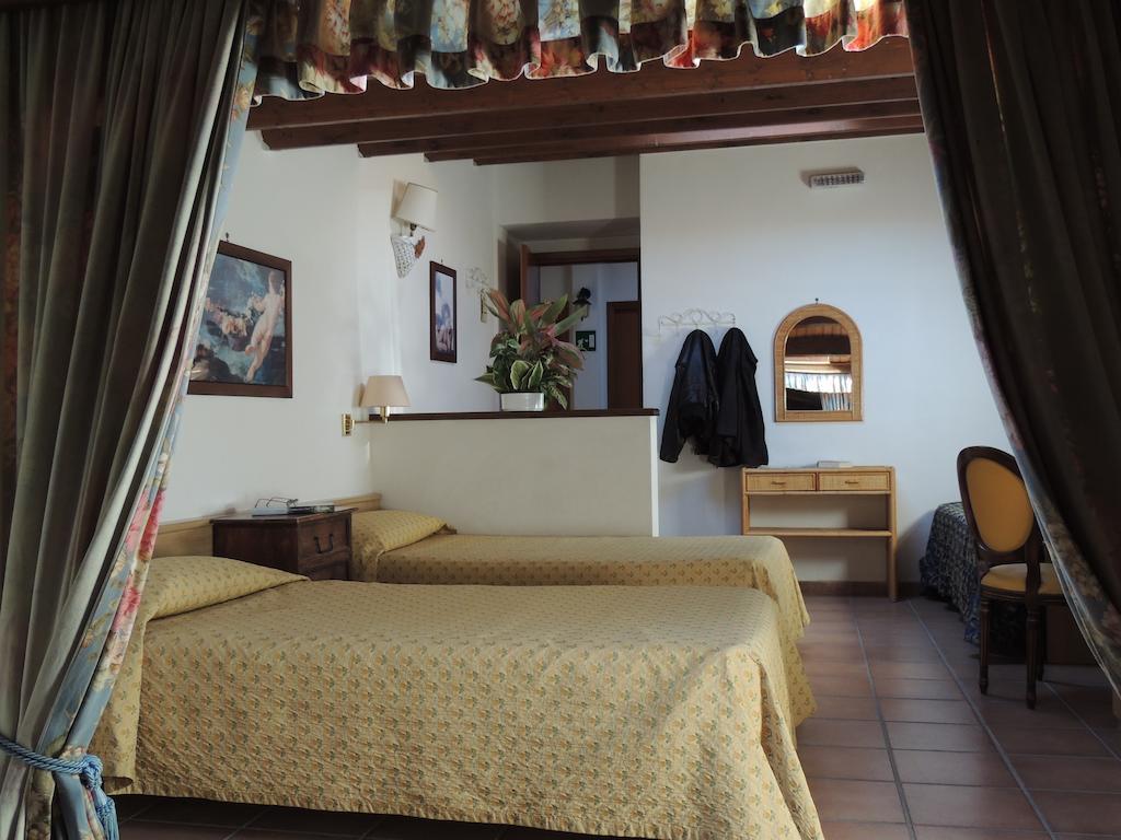 Country Relais I Due Laghi Villa Anguillara Sabazia Værelse billede