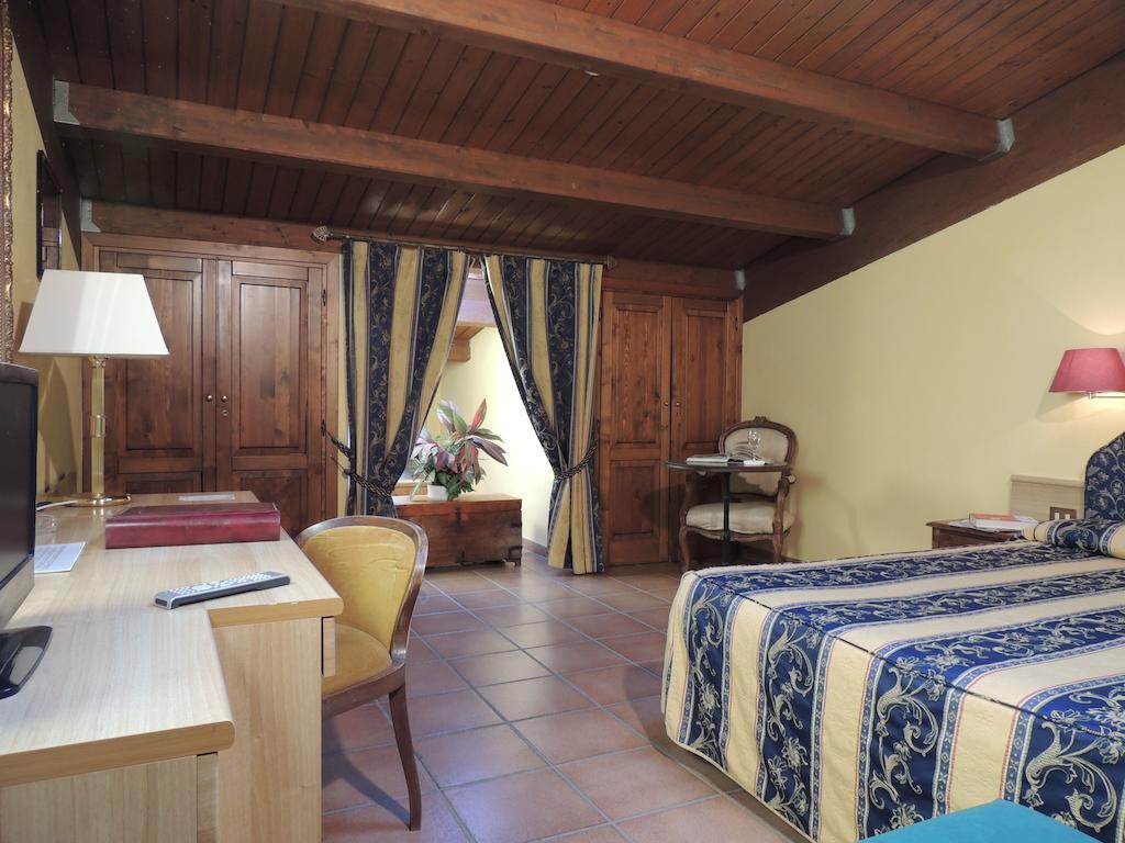 Country Relais I Due Laghi Villa Anguillara Sabazia Værelse billede